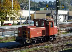 Die BOB dieselelektrische Rangierlok Tm 2/2 1 „CHRIGEL“ am 02.10.2011 vor dem Depot der Ballenberg Dampfbahn.