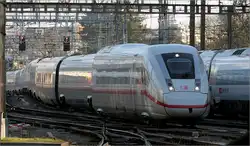 Der Bahnhof Bern -     Eine kleine Serie mit der Einfahrt eines ICE 4 in den Berner Bahnhof.