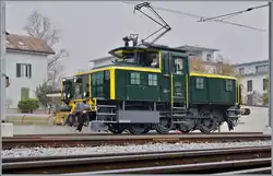Nachdem die SNCF C 20155 UIC N° 97 85 1 932-0 (ex SBB Ee 3/3 II 1615, ex SNCF C 20155) ihr Manöver in Balsthal erledigt hatte, bereitet sich die Lok für die angekündigten