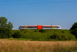 Der damals für die vectus Verkehrsgesellschaft mbH, als vetus VT 123, fahrende VT 526 123 (95 80 0946 423-0 G-HEB / 95 80 0646 423-3 D-HEB / 95 80 0946 923-9 D-HEB) ein Stadler GTW 2/6 der HLB
