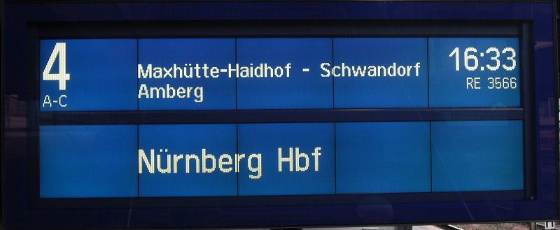 Zugzielanzeiger des RE 3566
